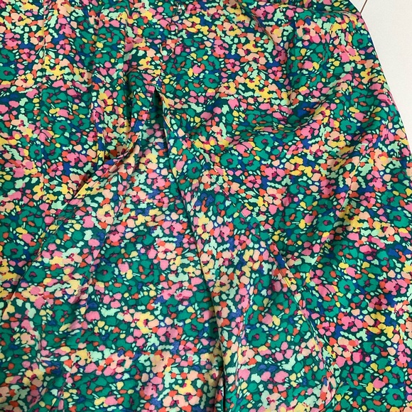 NWT LOFT maxi skirt size L, floral pattern, pull-on styling, center-front vent - Picture 4 of 5